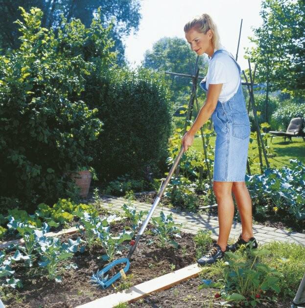 Культиватор чотиризірковий з прополочним ножем Gardena Combisystem (03195-20.000.00)