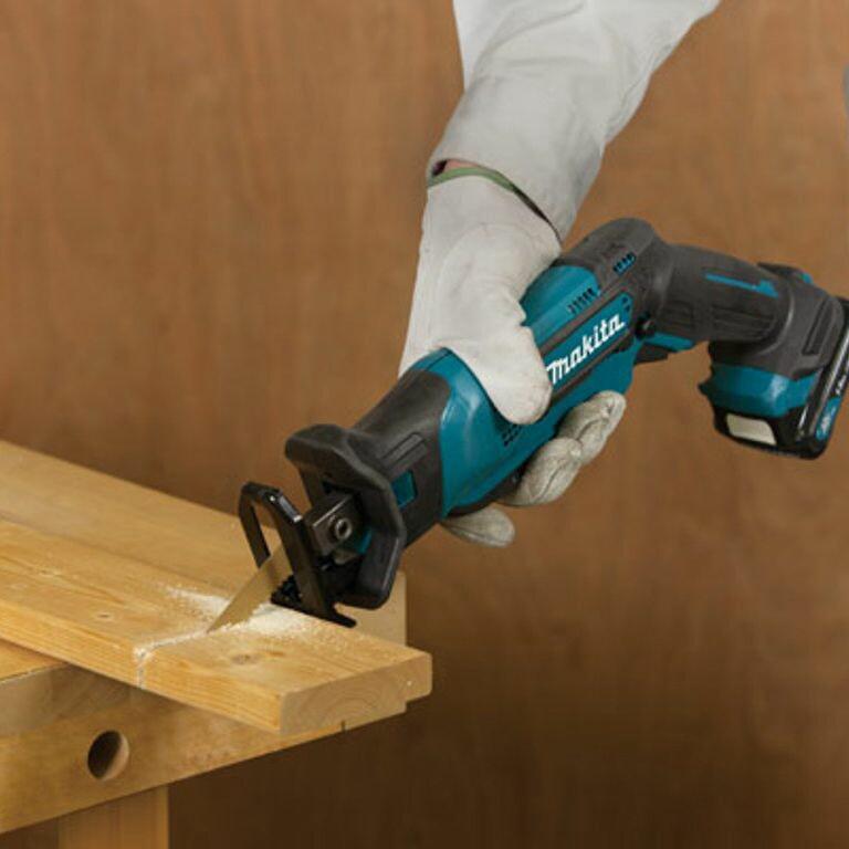Акумуляторна шабельна пила Makita JR103DWYE