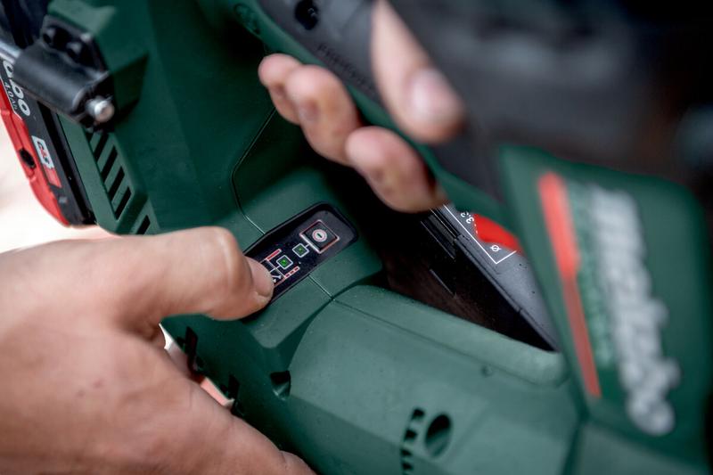 Акумуляторний цвяхозабивач Metabo NFR 18 LTX 90 BL (612090840) без АКБ та ЗП