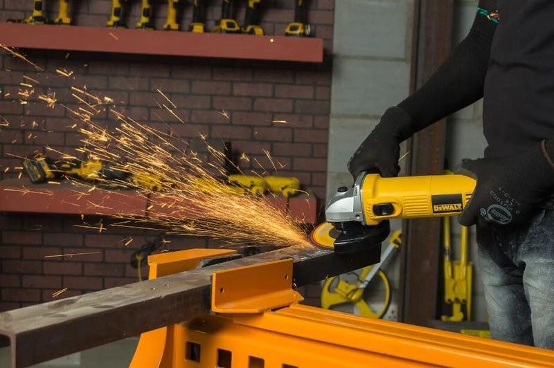 Шліфмашина кутова DeWalt DWE4115