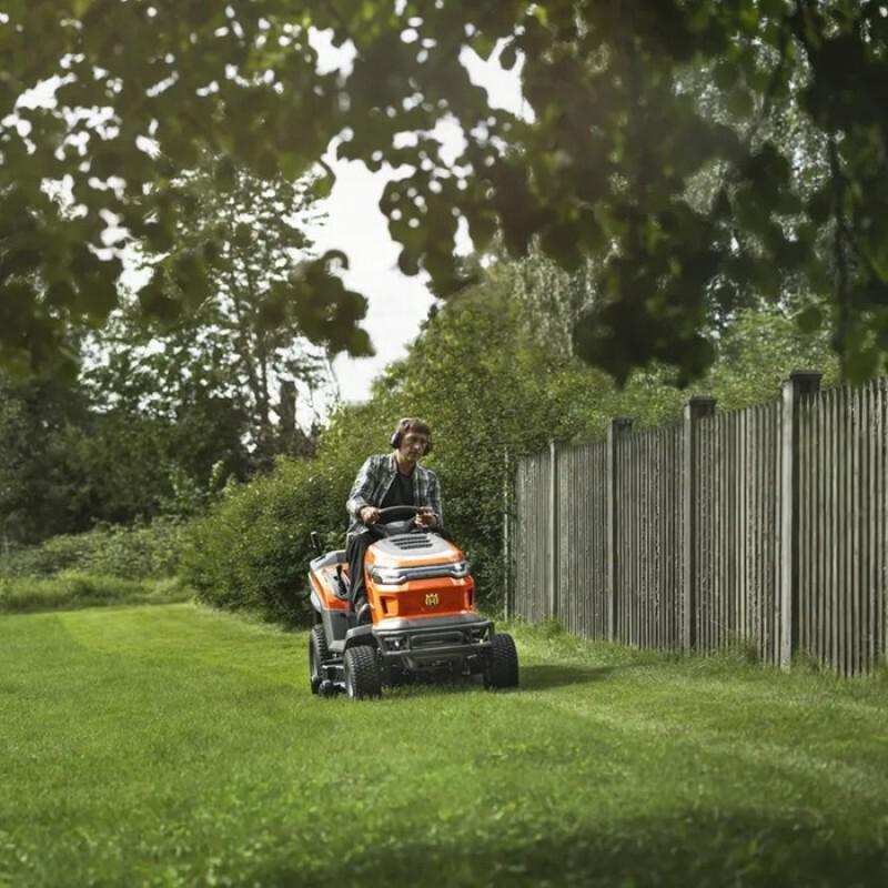 Садовий трактор Husqvarna TС 220T (9707278-01)
