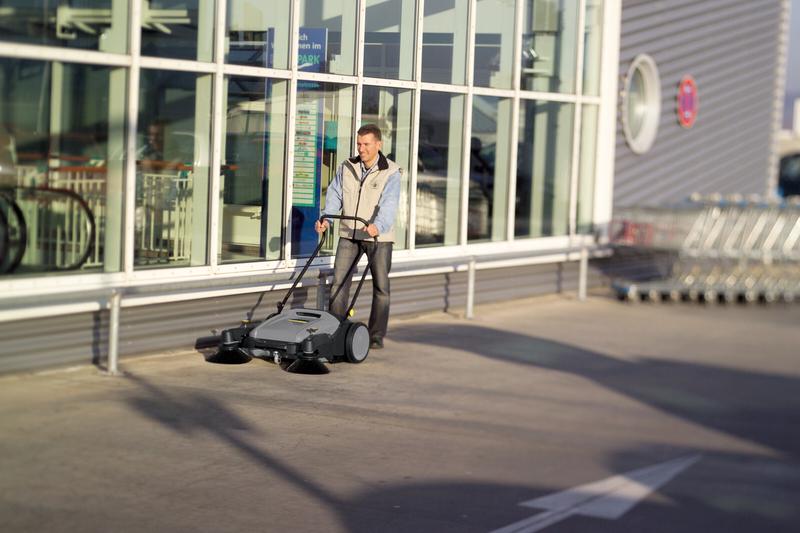 Підмітальна машина Karcher KM 70/20 C 2SB (1.517-107.0)