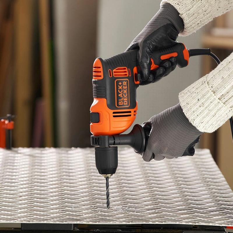 Дриль ударний Black   Decker BEH710-QS