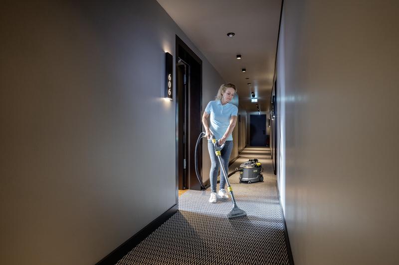 Пилосос миючий Karcher Puzzi 8/1 Adv (1.100-241.0)
