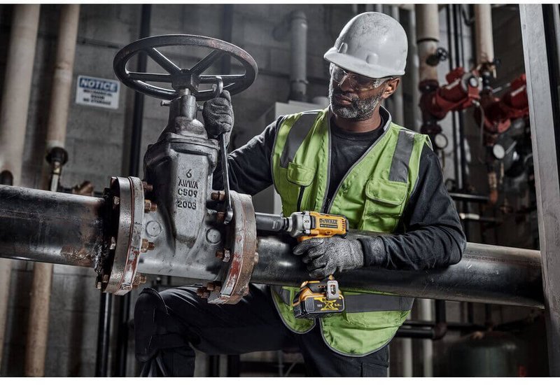 Гайкокрут ударний акумуляторний безщітковий DeWALT DCF892NT