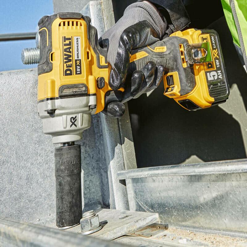 Гайкокрут ударний акумуляторний DeWALT DCF894P2