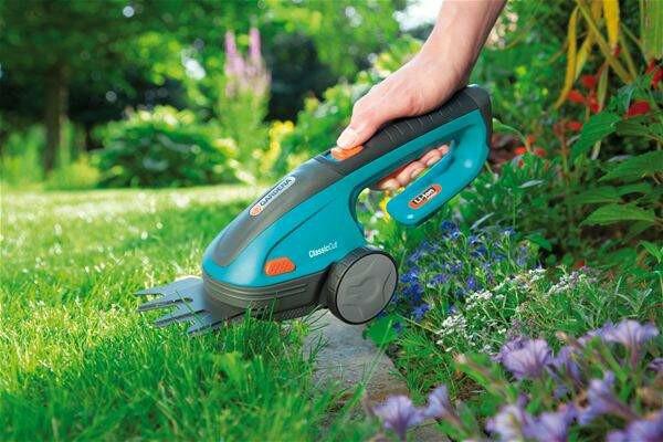 Комплект акумуляторних ножиців для трави Gardena ComfortCut 8см