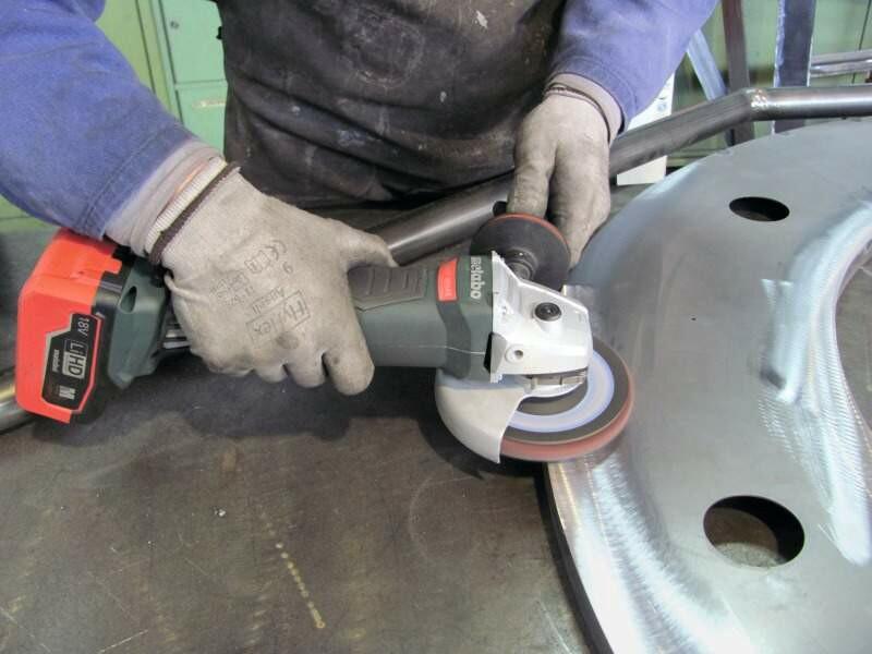 Акумуляторна кутова шліфувальна машина Metabo WB 18 LTX BL 125 Quick (613077660)