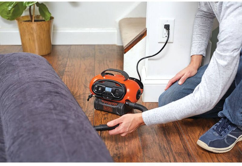 Компресор автомобільний акумуляторний BLACK+DECKER BDCINF18N