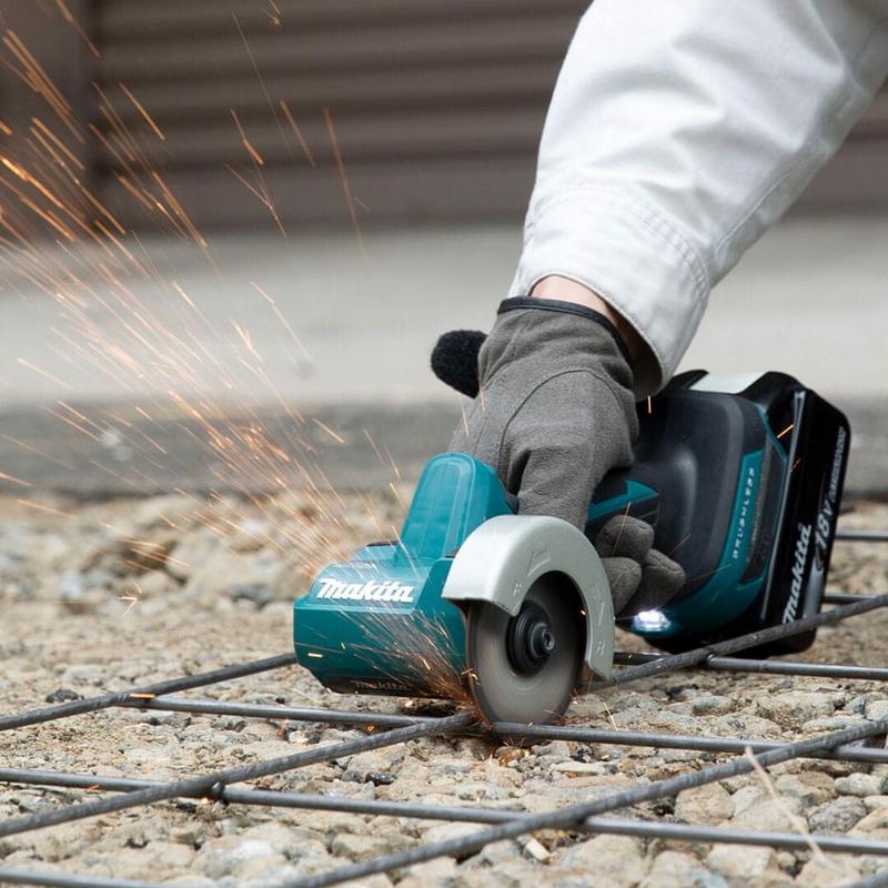 Акумуляторна болгарка Makita LXT (DMC300RFJ)