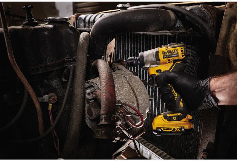 Акумуляторний ударний безщітковий гайкокрут DeWALT DCF902D2