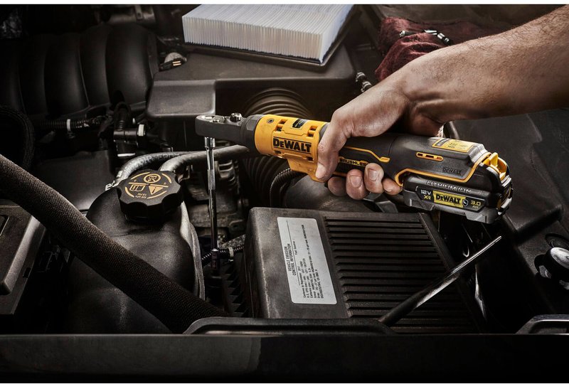 Гайкокрут кутовий - ключ-храповик акумуляторний безщітковий DeWALT DCF500L2G