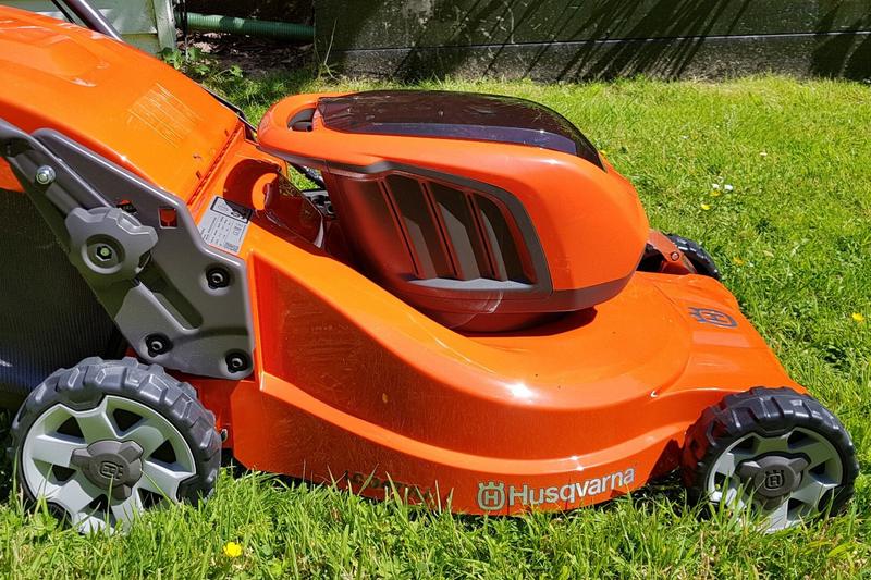 Акумуляторна газонокосарка Husqvarna LC 347VLi (без акумулятора і ЗП)
