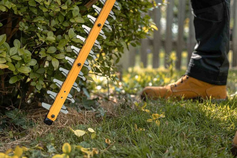 Кущоріз акумуляторний DeWALT DCMHT564N