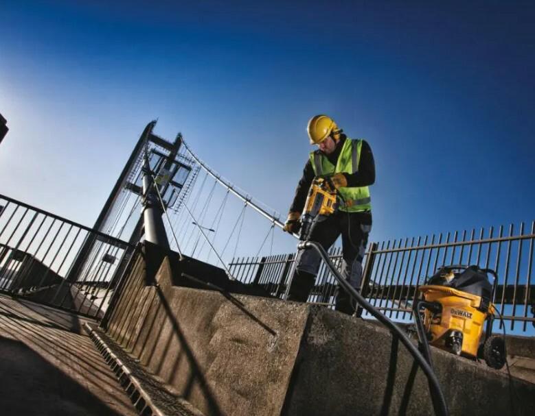 Бур з пустотілим стволом, 4 Y-подібні кромки DeWALT (DT60230)