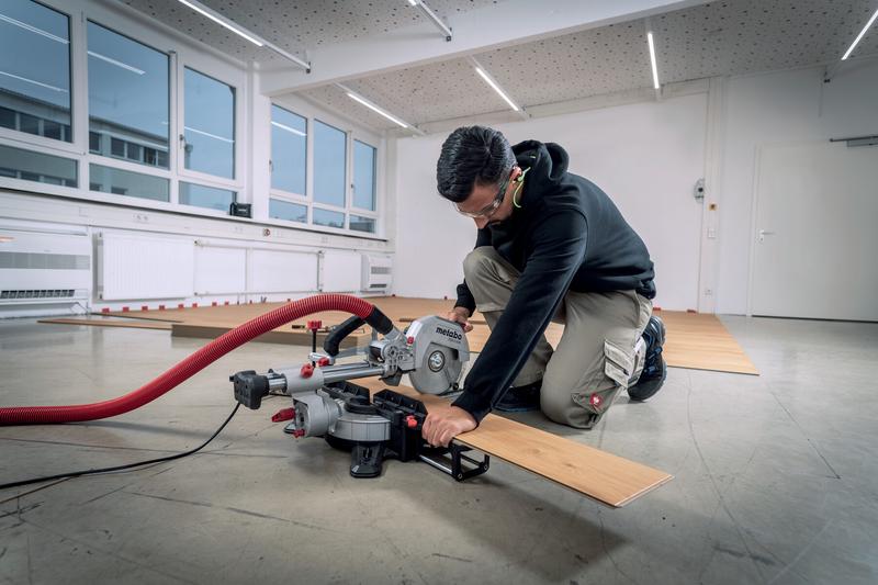 Торцювальна пила мережева Metabo KGS216M (613216000)