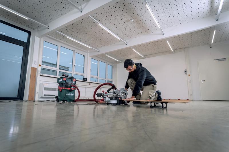 Торцювальна пила мережева Metabo KGS216M (613216000)
