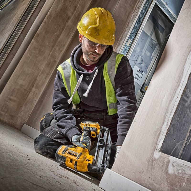 Акумуляторний цвяхозабивач DeWALT DCN660NT (без акумулятора і ЗП)