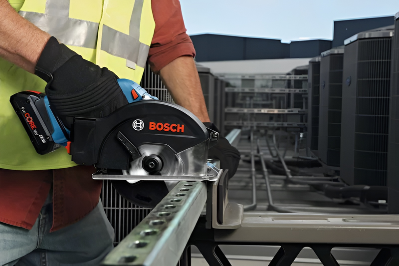 Акумуляторна циркулярна пилка Bosch GKM 18V-50 + диск Standard for Steel (06016B8002)