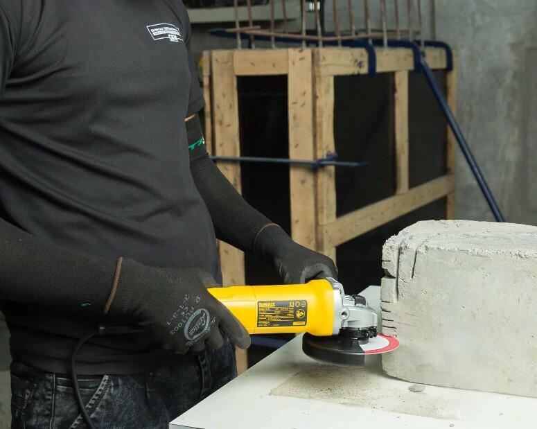 Шліфмашина кутова DeWalt DWE4119