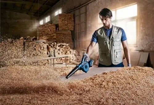 Акумуляторна повітродувка Bosch GBL 18V-120 Professional (без АКБ і ЗП)