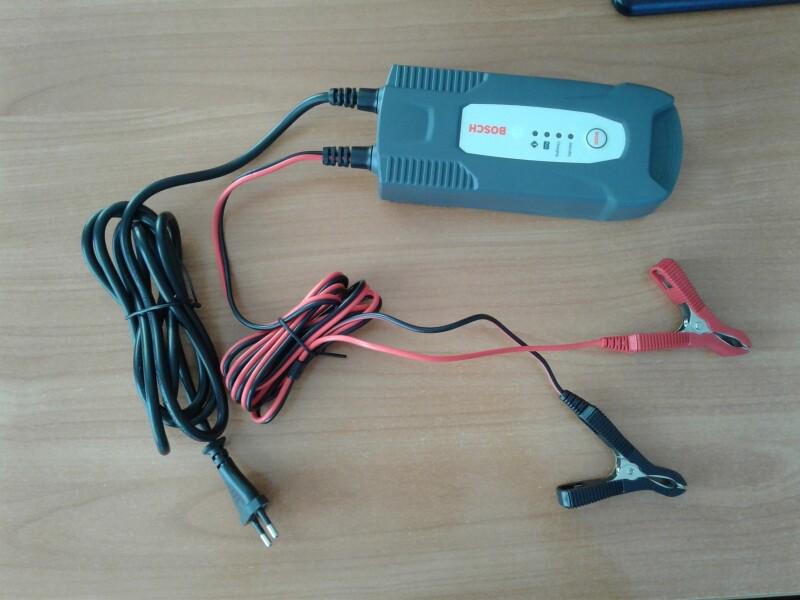 Зарядний пристрій Bosch C1