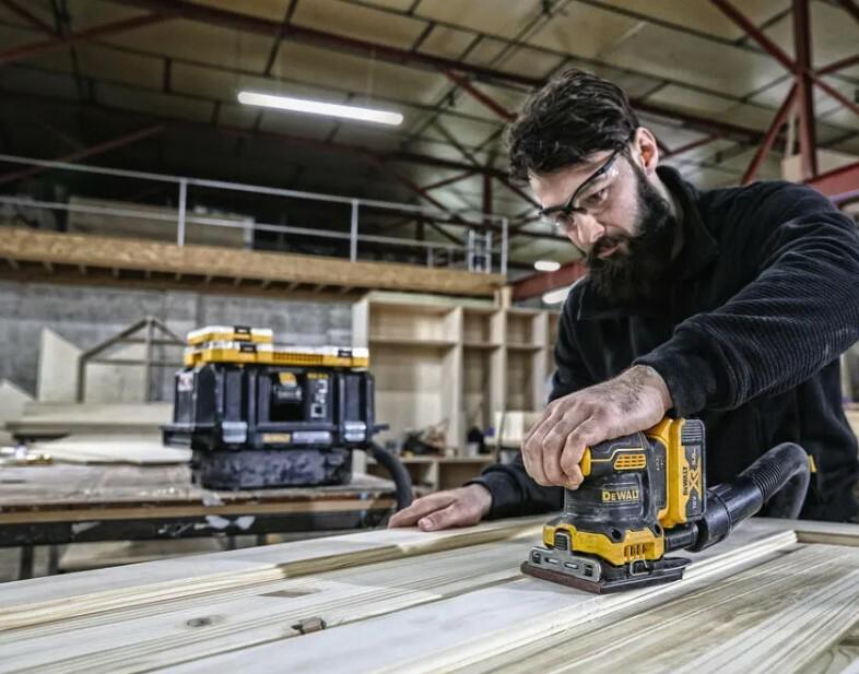 Шліфмашина вібраційна DeWALT DCW200N