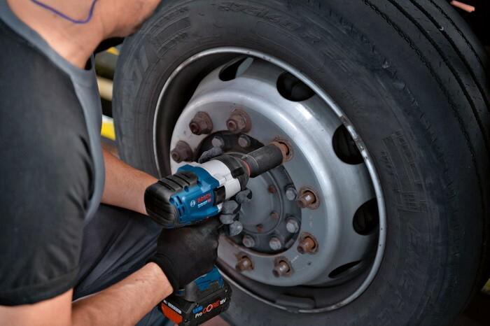 Акумуляторний ударний гайковерт Bosch GDS 18V-1050 H Professional (06019J8502)