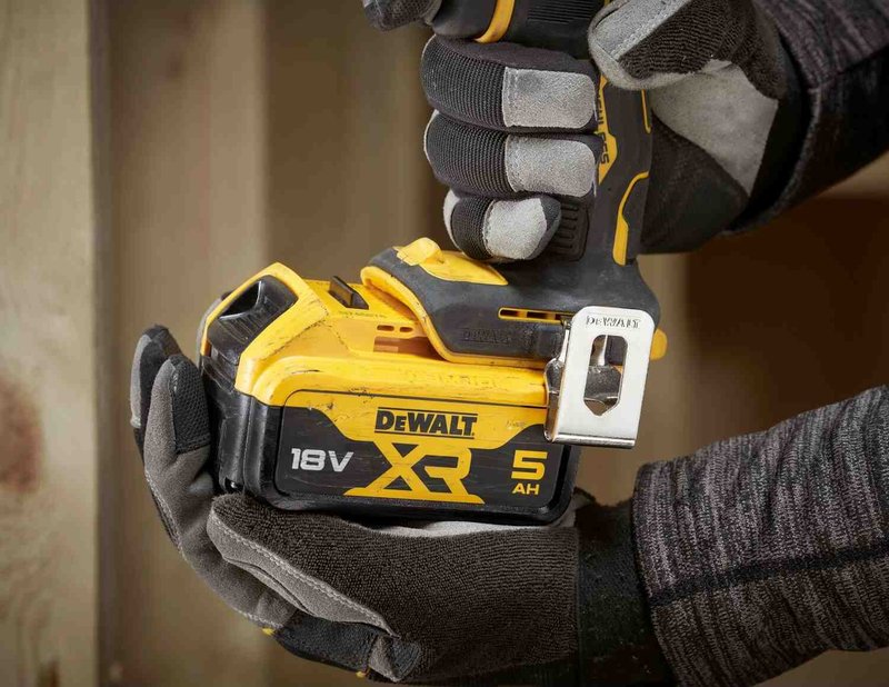 Дриль-шуруповерт акумуляторний безщітковий DeWALT DCD794P2T