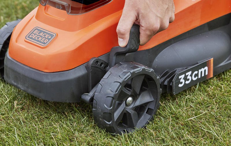 Газонокосарка акумуляторна BLACK+DECKER BCMW3336L1