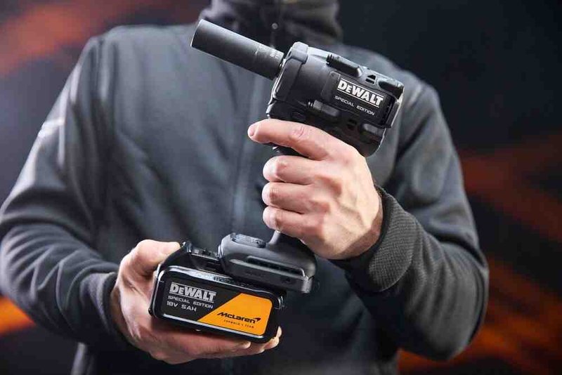 Гайкокрут ударний акумуляторний безщітковий McLaren F1 TEAM SPECIAL EDITION DeWALT DCF92MP2T