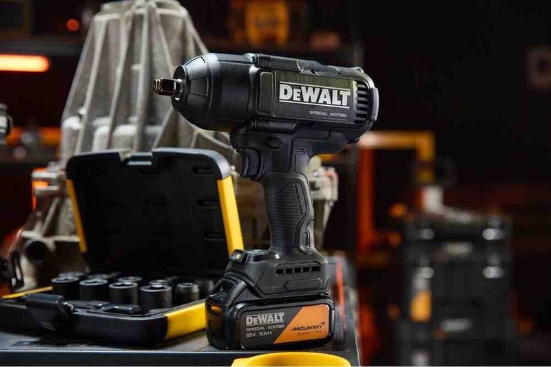 Гайкокрут ударний акумуляторний безщітковий McLaren F1 TEAM SPECIAL EDITION DeWALT DCF99MP2T