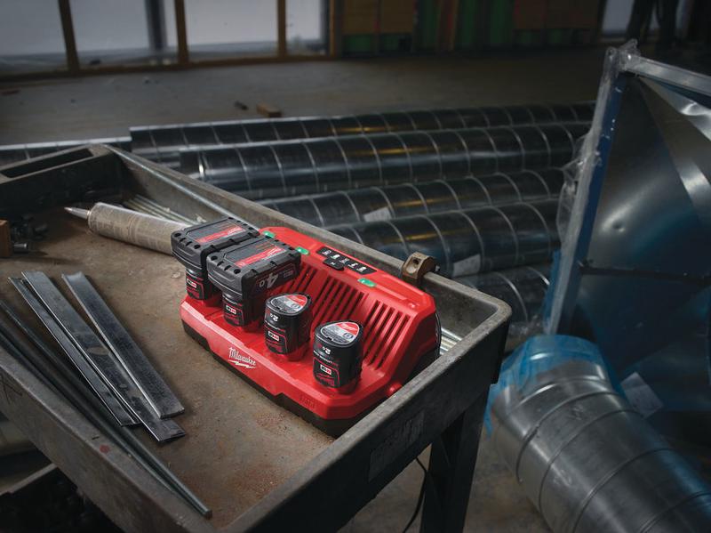 Зарядний пристрій Milwaukee M12 C4 (4932430554)