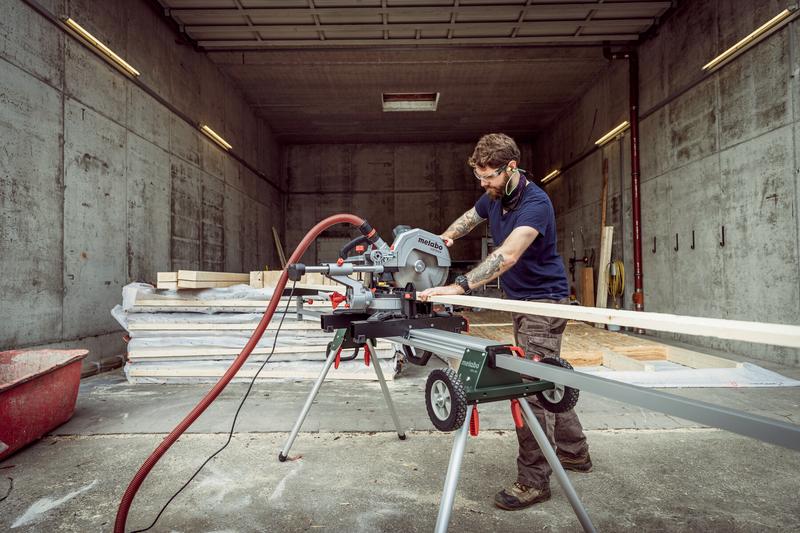 Торцювальна пила мережева Metabo KGS305M (613305000)