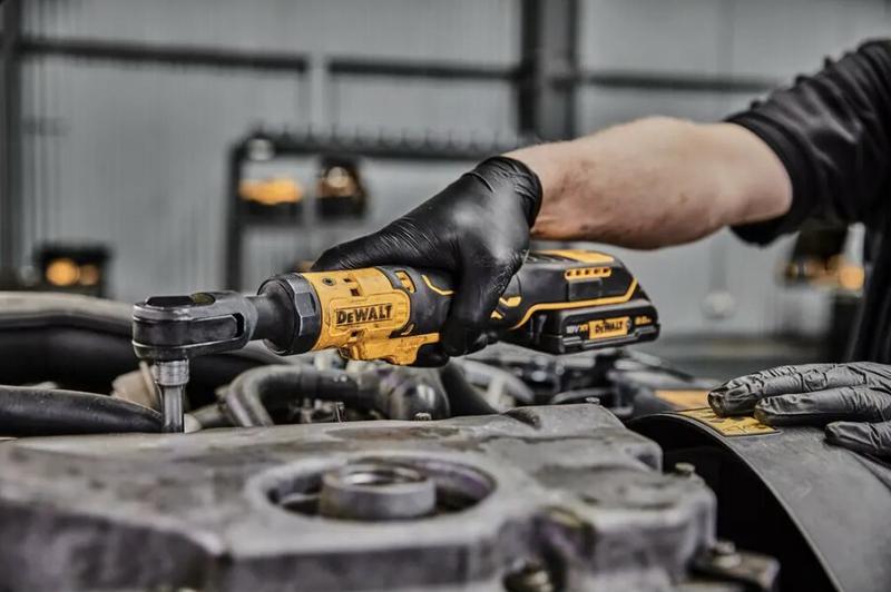 Гайкокрут акумуляторний DeWalt DCF512D1G