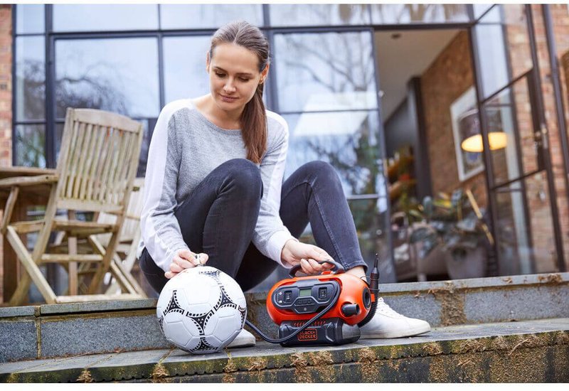 Компресор автомобільний акумуляторний BLACK+DECKER BDCINF18N