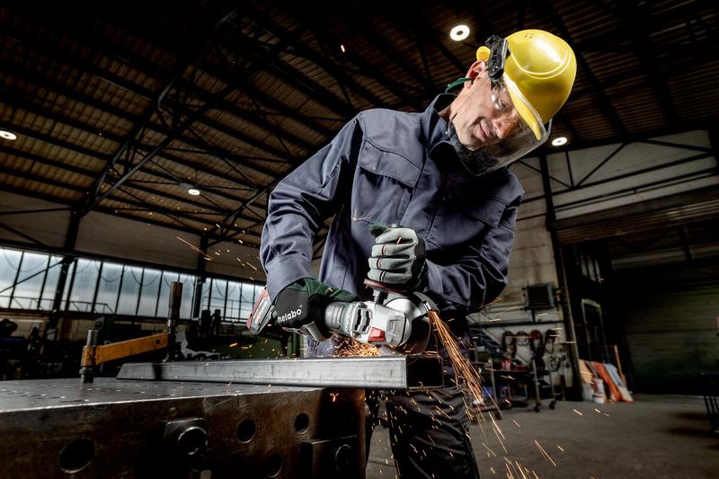 Акумуляторна кутова шліфувальна машина Metabo WVB 18 LT BL 11-125 Quick (613057850) (без АКБ та ЗП)
