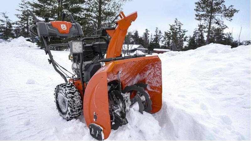 Снігоочисник Husqvarna ST 227 (9704690-01)
