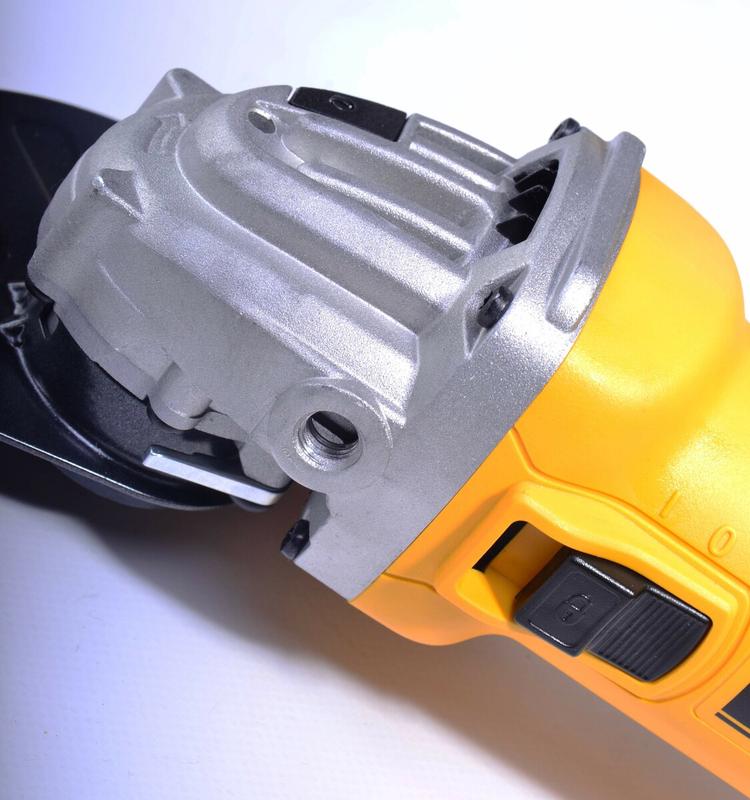 Кутова шліфувальна машина DeWALT DWE 4215