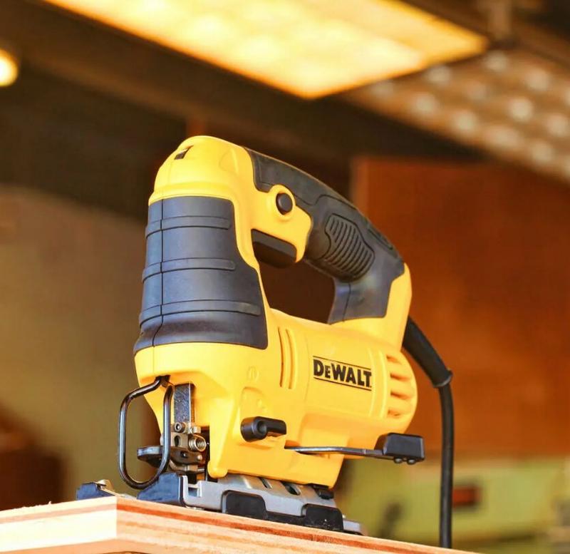 Пила лобзикова DeWALT DWE349