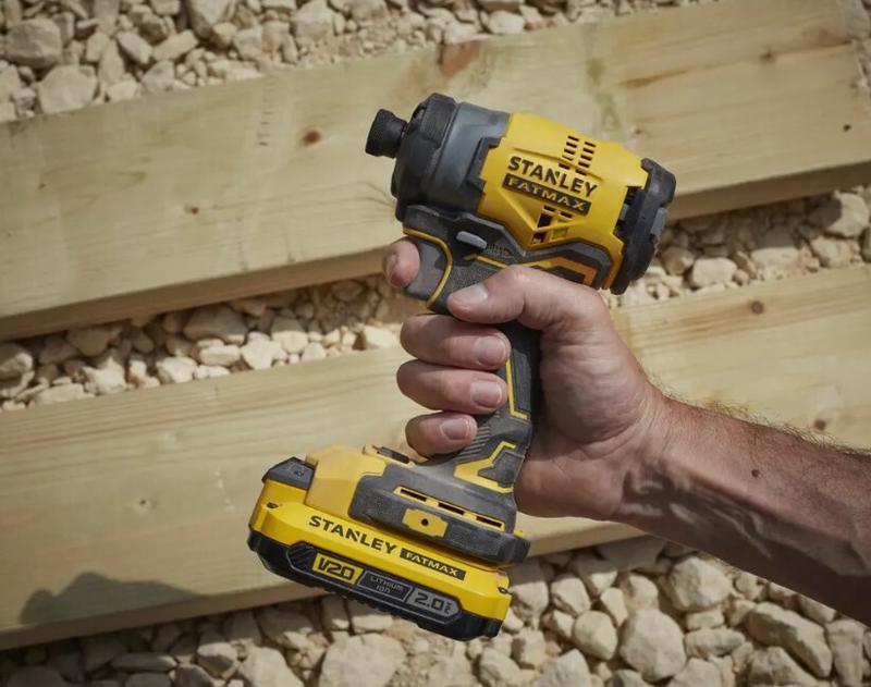 Акумуляторний ударний гайкокрут Stanley FatMax SBF810D2K