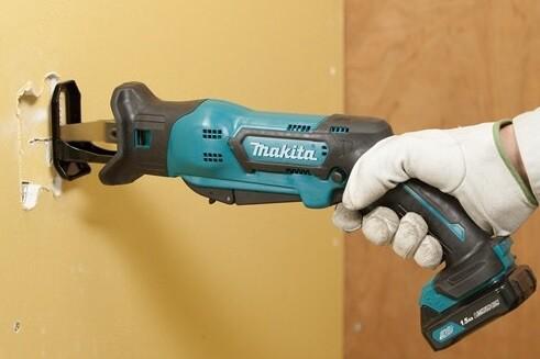 Акумуляторна шабельна пила Makita JR 105 DWAE