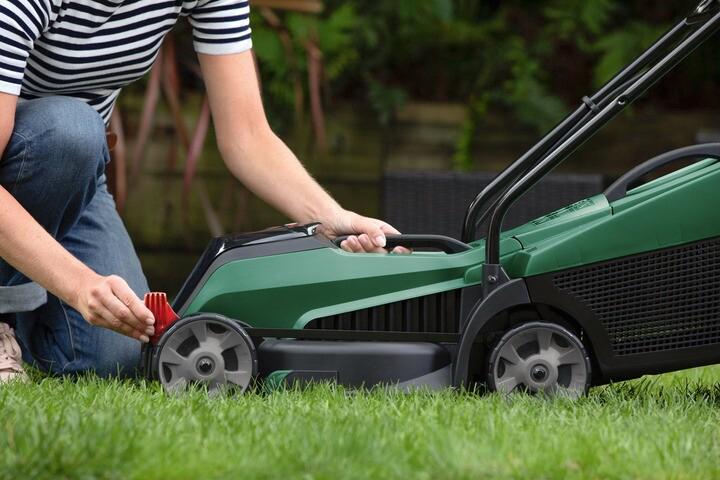 Акумуляторна газонокосарка Bosch CityMower 18V-32-300 (06008B9A07)