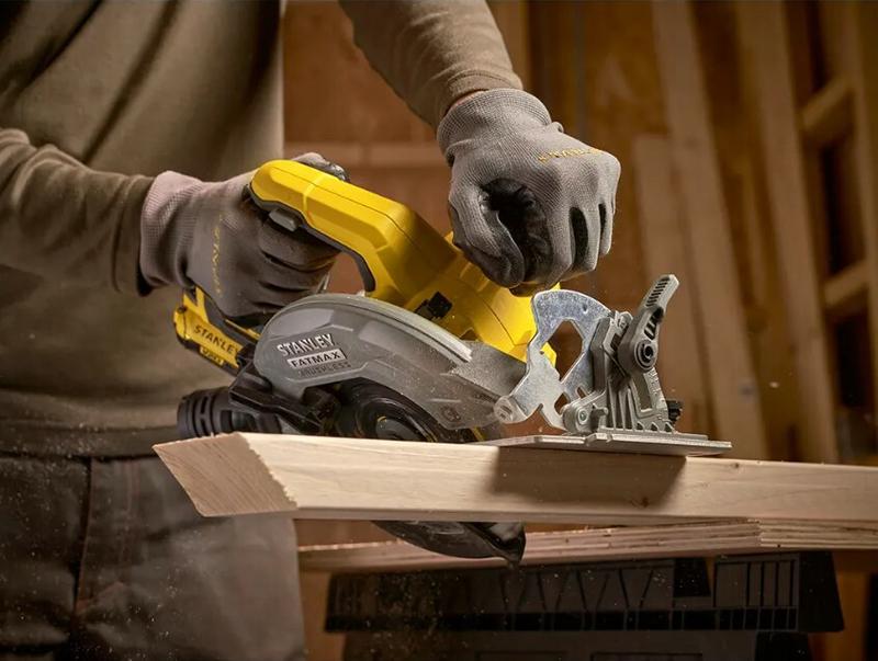 Акумуляторна дискова пилка Stanley FatMax SFMCS550M2K
