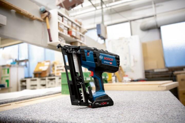 Акумуляторний цвяхозабивач Bosch GNH 18V-64 M (0601481000) (без АКБ та ЗП)