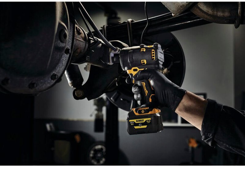 Гайкокрут ударный акумуляторний безщітковий DeWALT DCF903P1G