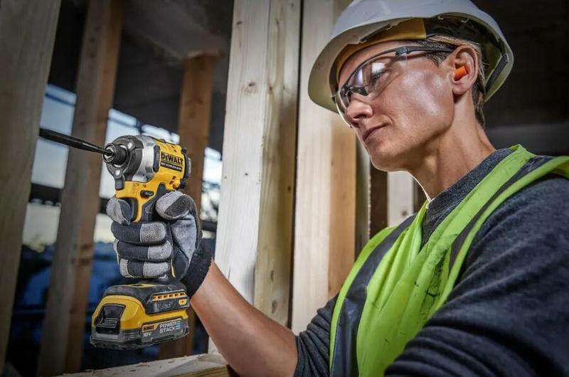 Шурупокрут ударний акумуляторний DeWALT DCF850E1T+DCB183