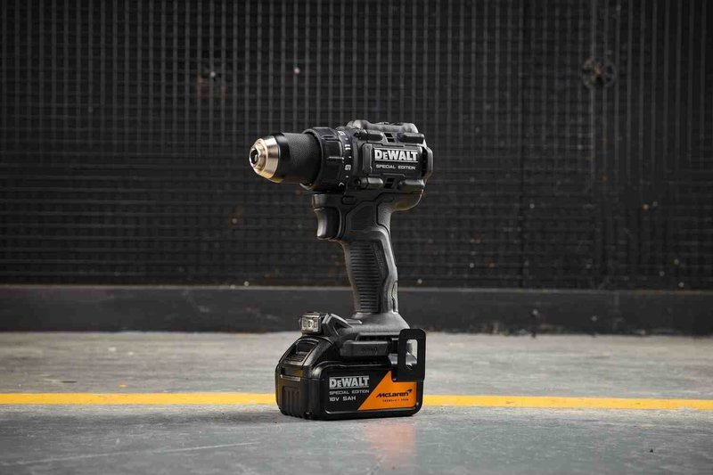 Дриль-шурупокрут McLaren F1 TEAM SPECIAL EDITION DeWALT DCD81MP2T
