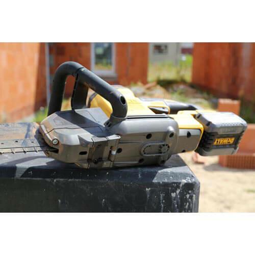 Акумуляторна пила DeWALT XR FLEXVOLT DCS396N (без акумулятора і ЗП)