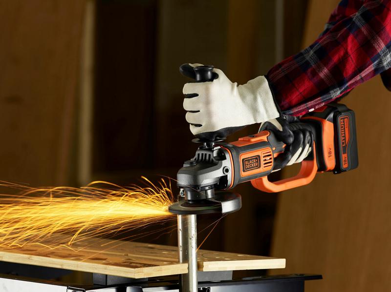 Шліфмашина кутова акумуляторна BLACK DECKER BCG720N